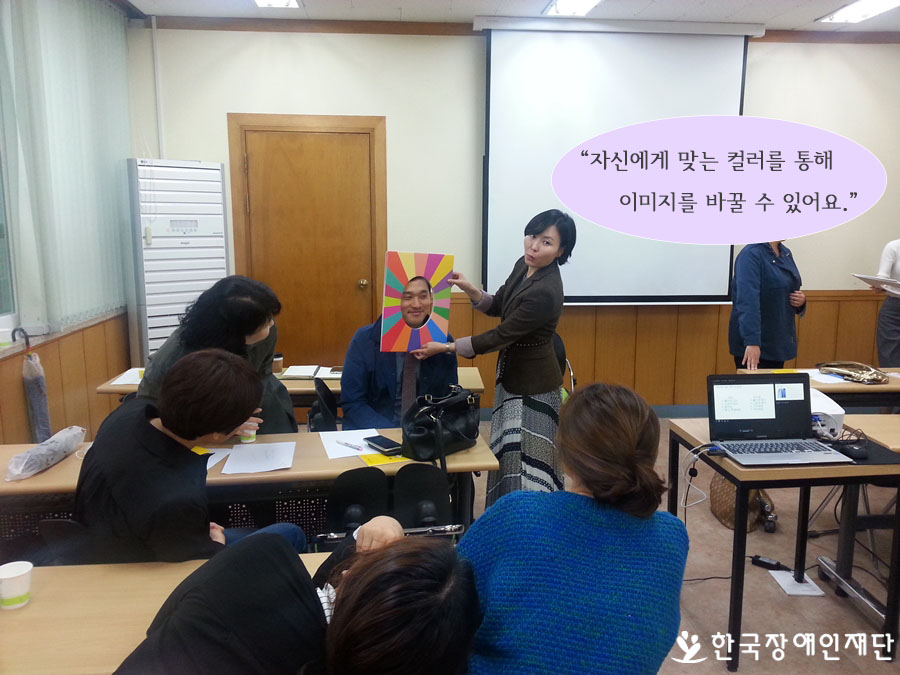 자신에게 맞는 컬러를 통해 이미지를 바꿀 수 있어요
