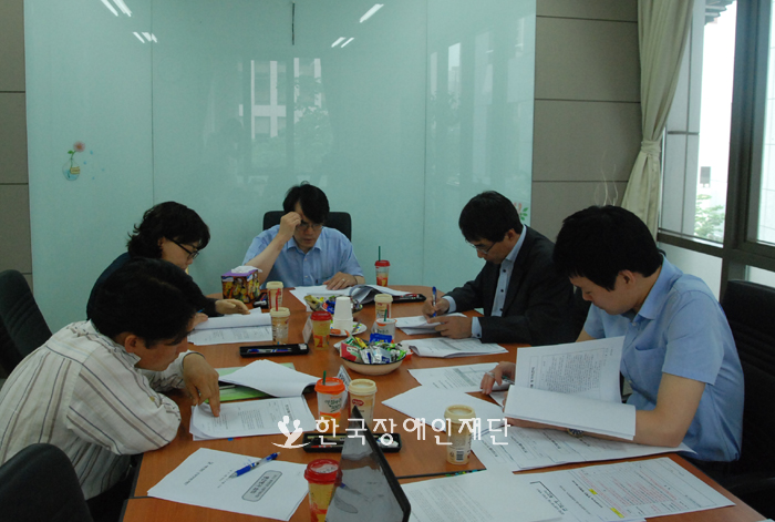 2012 논문지원사업 평가위원 사진